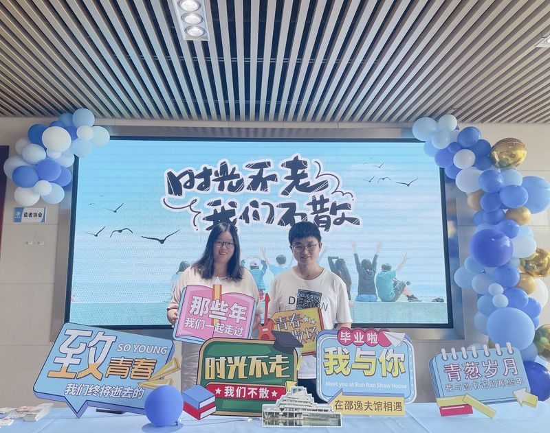202206201655711658580304.jpg 馆长合影.jpg
