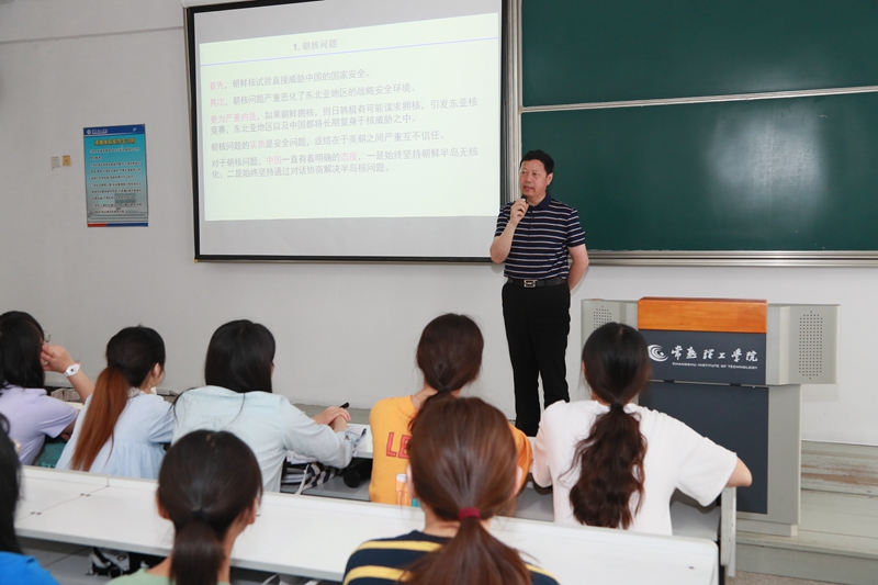 朱士中书记上课2342.jpg