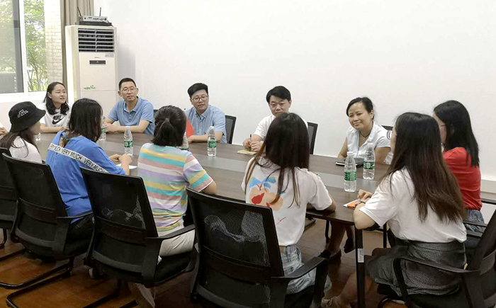 202006041591264652981822.jpg 副校长李俊峰与菁英学员座谈.jpg