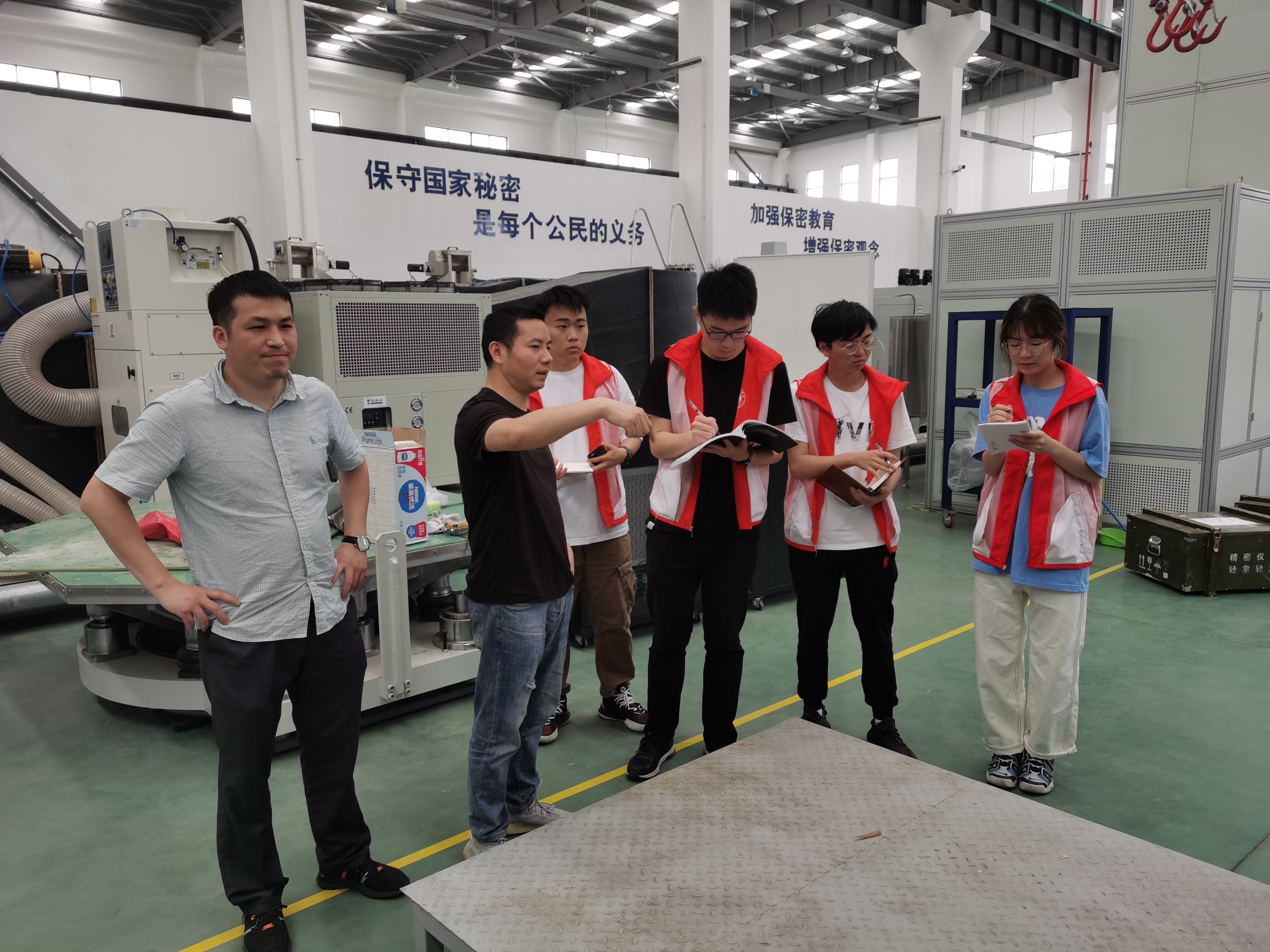 202108041628042917782800.jpg 汽车工程学院“互联网+”项目'蓝天筑梦创业团队'企业调研.jpg