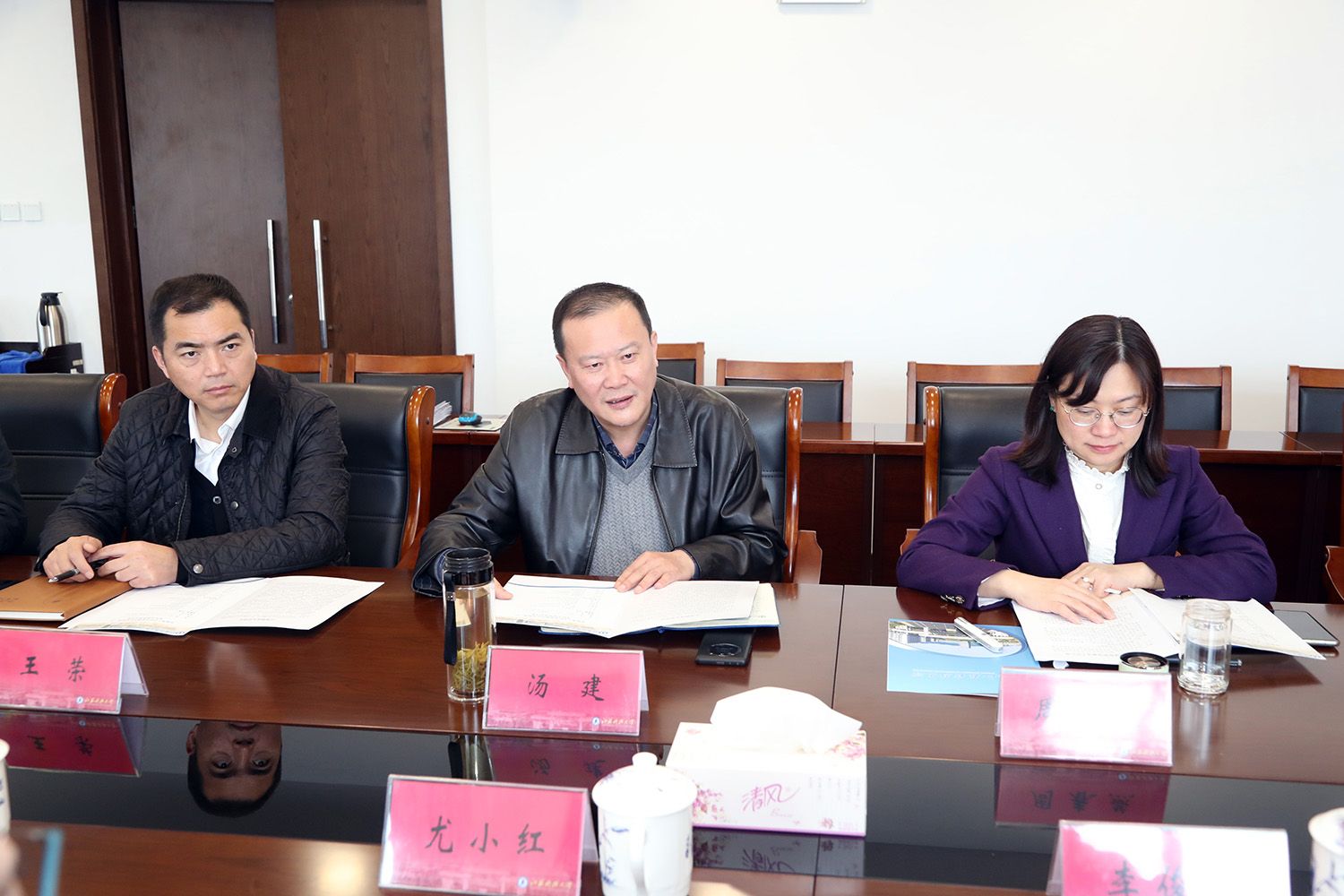 1江苏科技大学调研对方领导.JPG