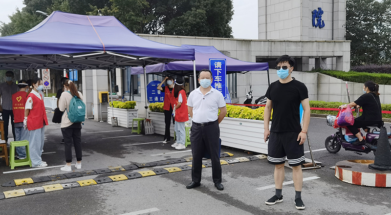 202110081633663119945793.jpg 1-3校党委副书记沈宗根和副校长李俊峰现场检查.jpg