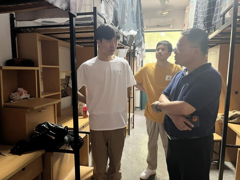 202306221687433389404470.png 温情道别,育人在心——师范学院开展毕业生宿舍走访活动.png
