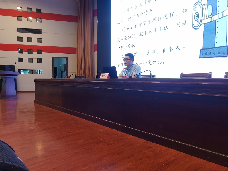 201909061567748601735762.jpg 新生入学安全教育 (2).jpg