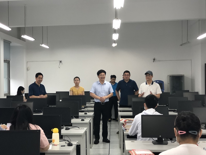 202007201595247168188355.jpg 校领导慰问材料工程学院暑期留校考研学子.jpg