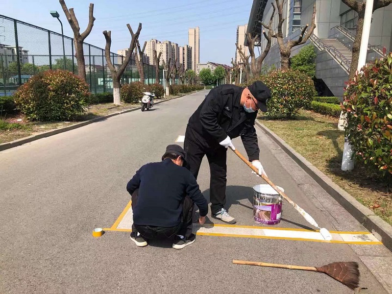 202106041622766891494963.jpg 停车位线亮化见新.jpg