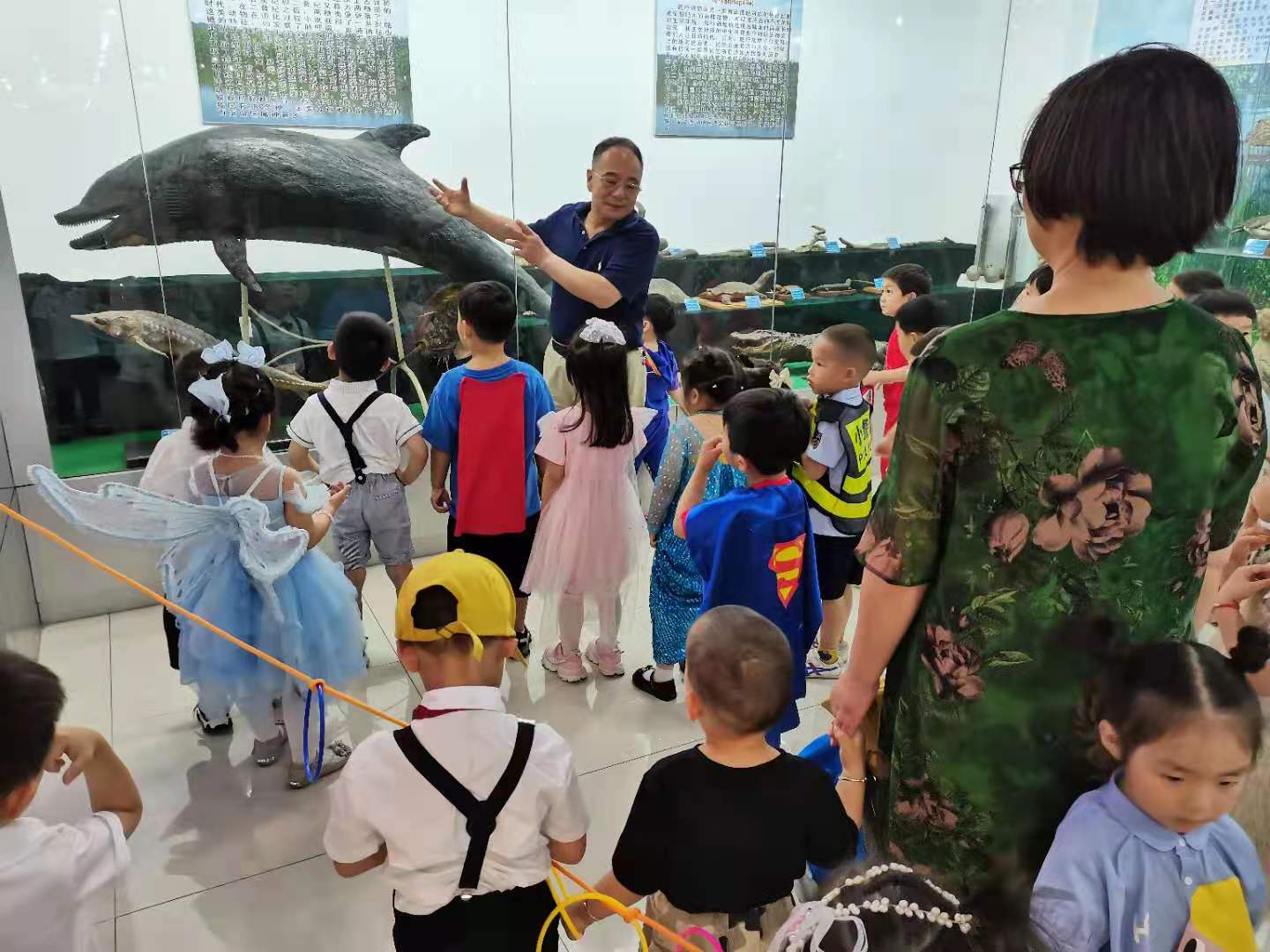202106021622621615563028.jpg 参观标本馆1.jpg