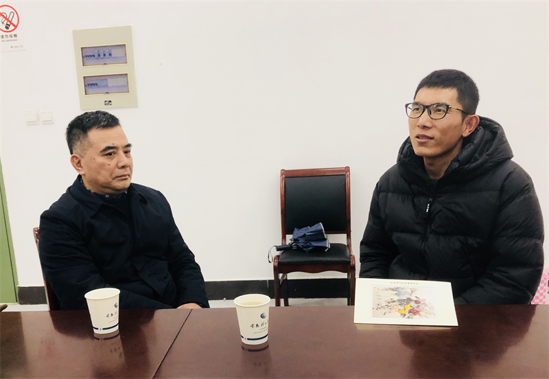 202201141642133741588643.jpg 江校长走访慰问教师代表.jpg