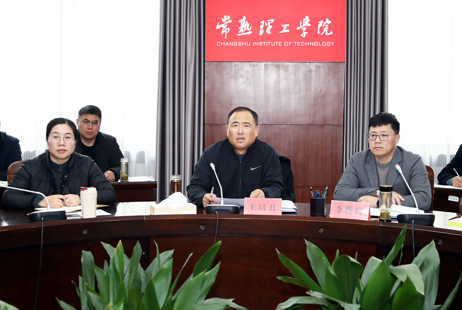 与会领导.JPG