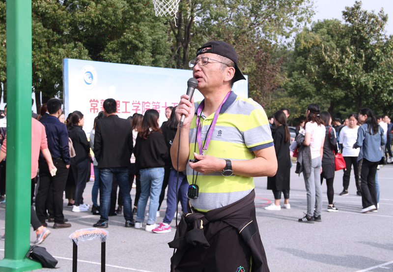 裁判长黄雄.jpg