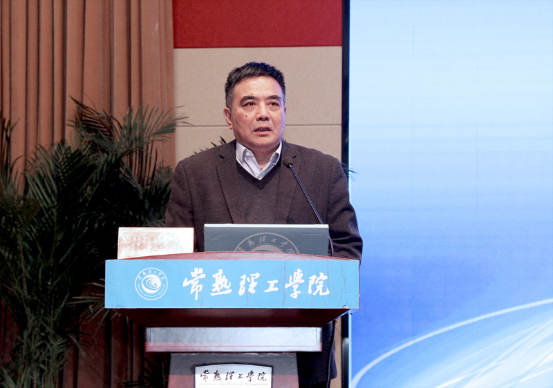 四校长江作军讲话.jpg