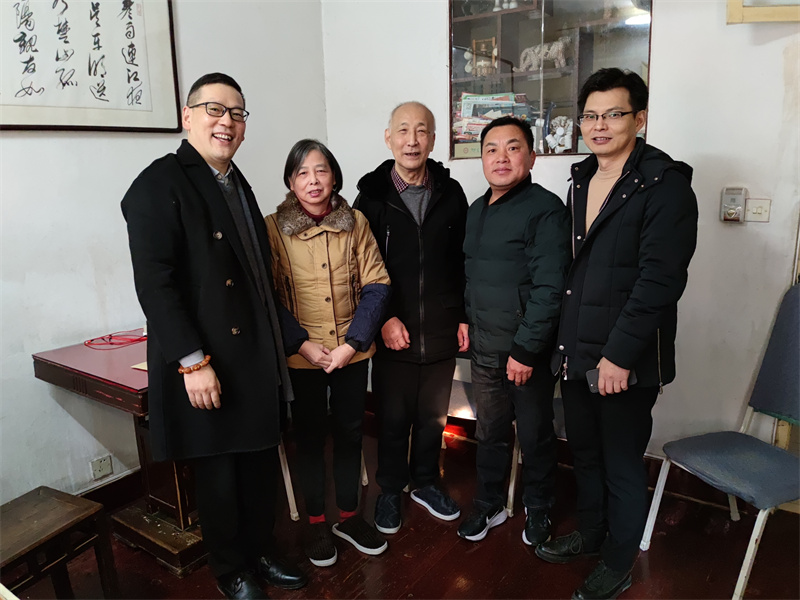 202201141642134376418928.jpg 信息化工作办公室慰问退休教师陆宗寰.jpg