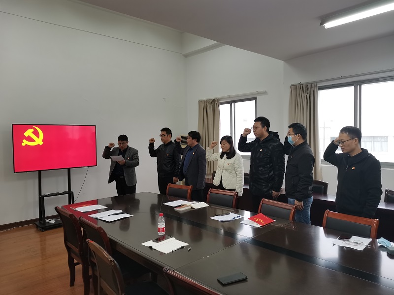 材料工程学院开展学习贯彻党的二十大精神专题组织生活会 (2).jpg