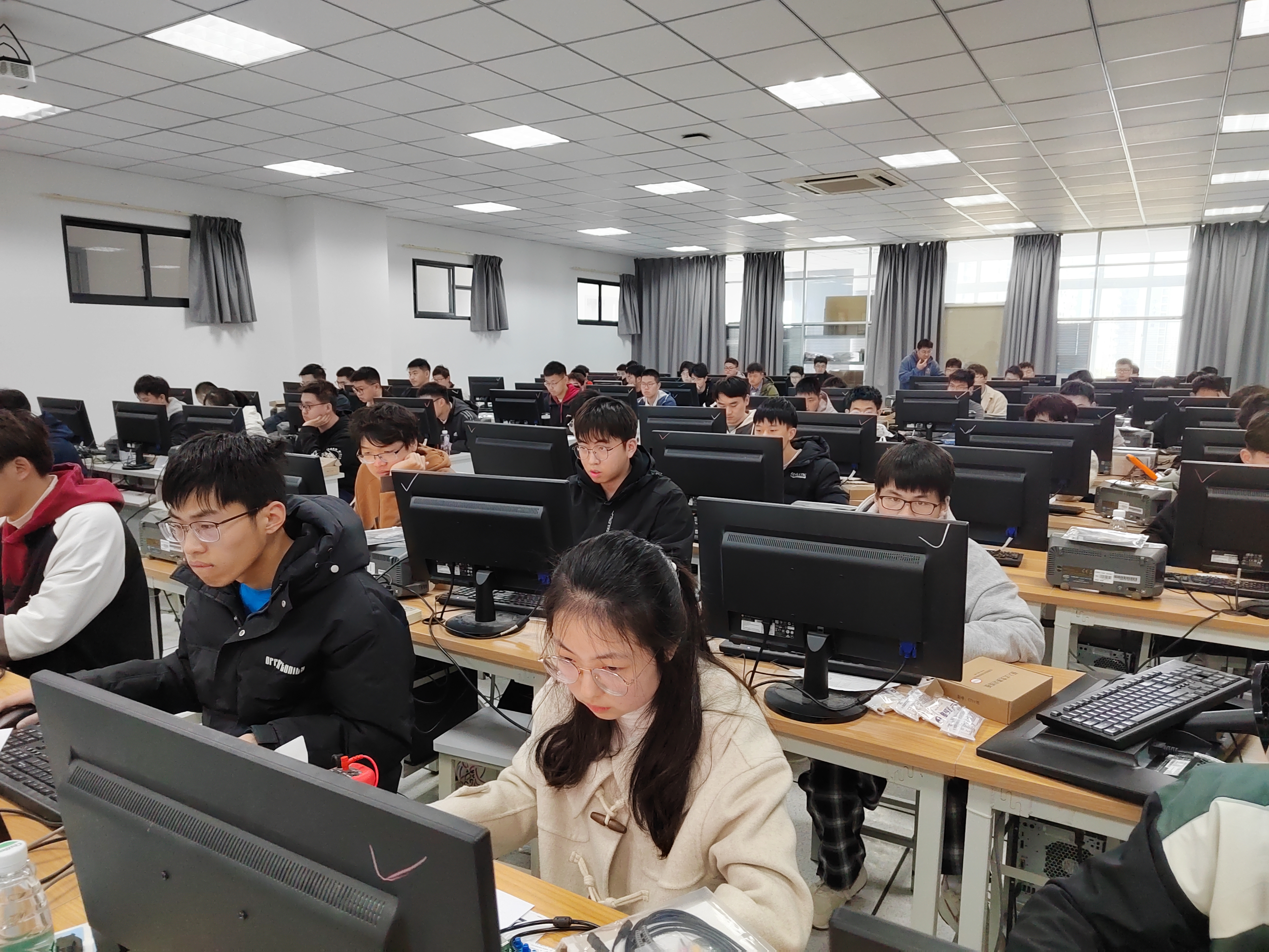 比赛现场.jpg