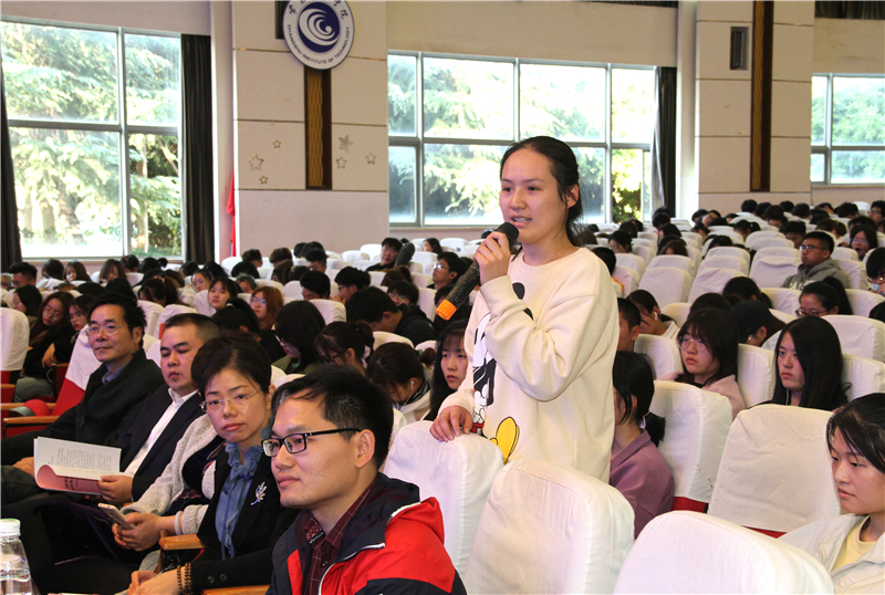 互动环节 学生提问1.jpg