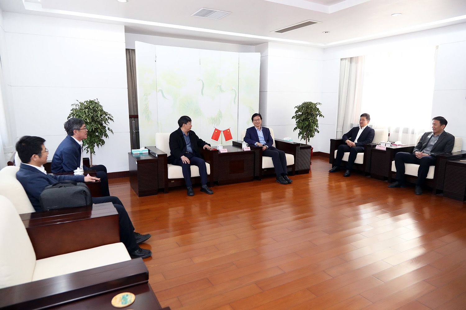 会见现场左.JPG