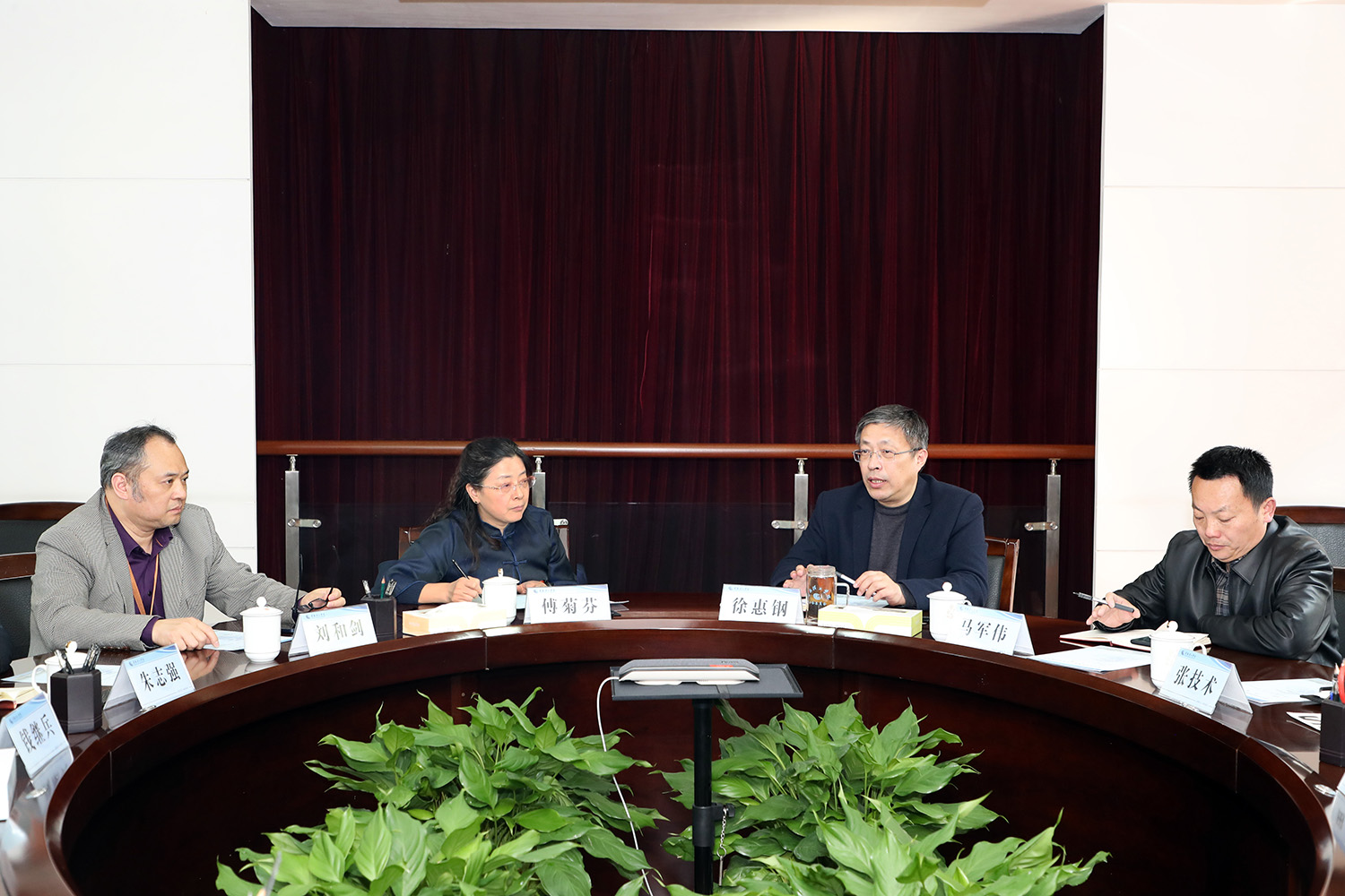 与会领导.JPG