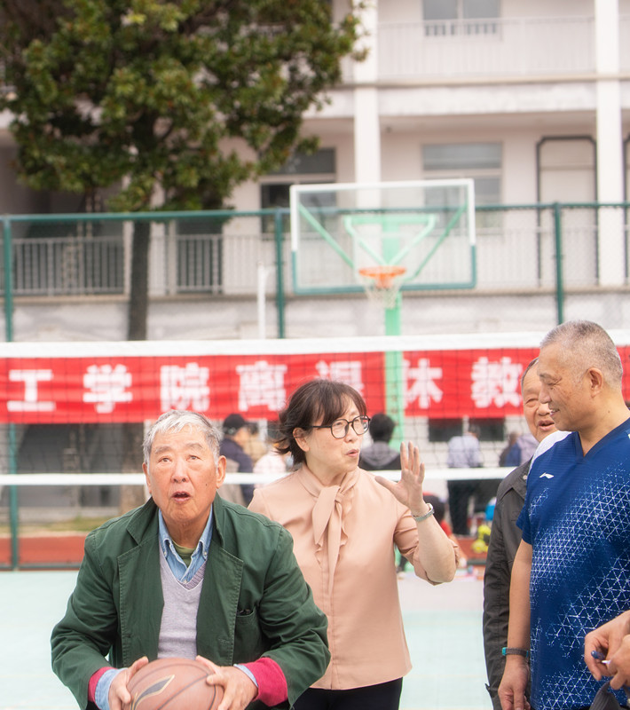 202410281730074251302133.jpg 定点投篮(周振芳).jpg