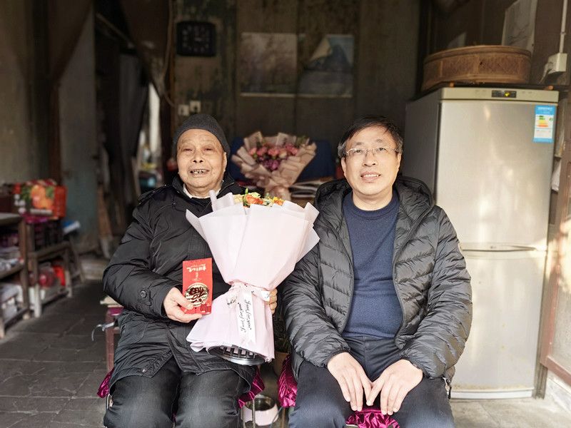 202401161705382193705723.jpg 徐惠刚慰问杨增麒.jpg