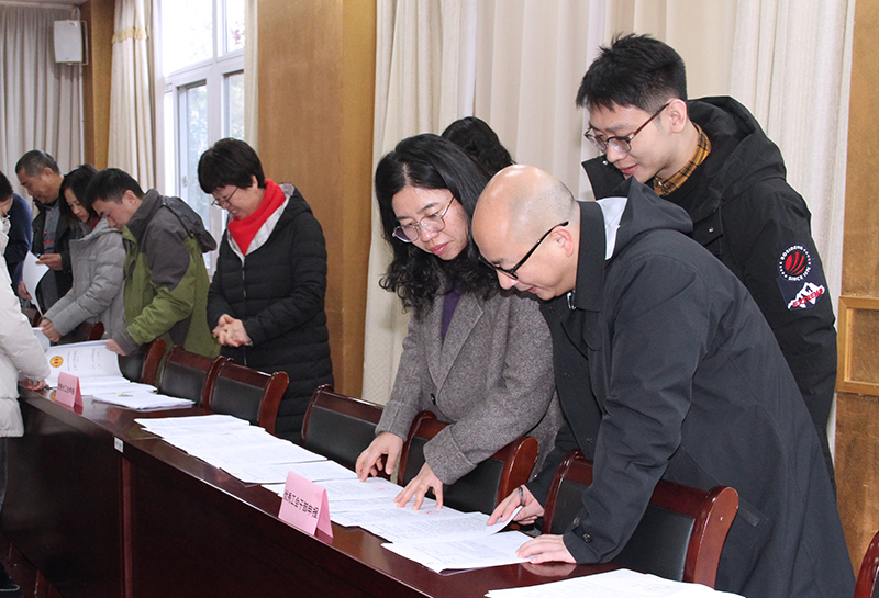 202012171608191900853623.jpg 翻阅材料.jpg