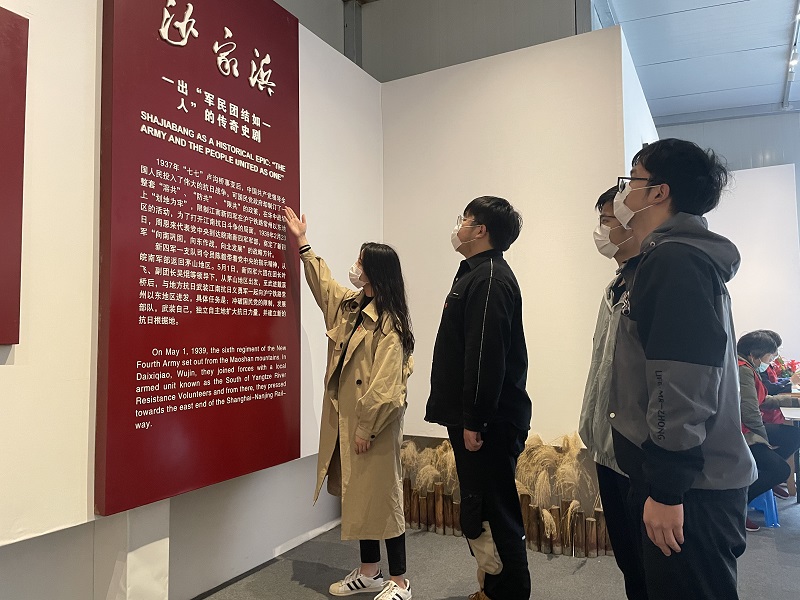 3纪念馆内开展现场教学：“沙家浜精神”主题宣讲.JPG