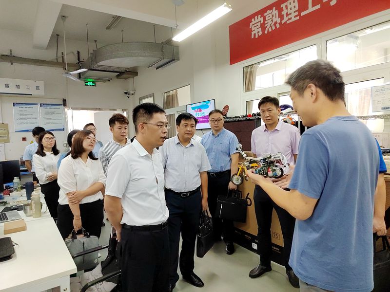 202207241658641829755641.jpg 参观实验室1.jpg