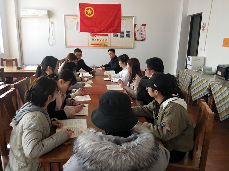 201903221553226228354249.jpg 主题沙龙讨论中国道路_副本.jpg
