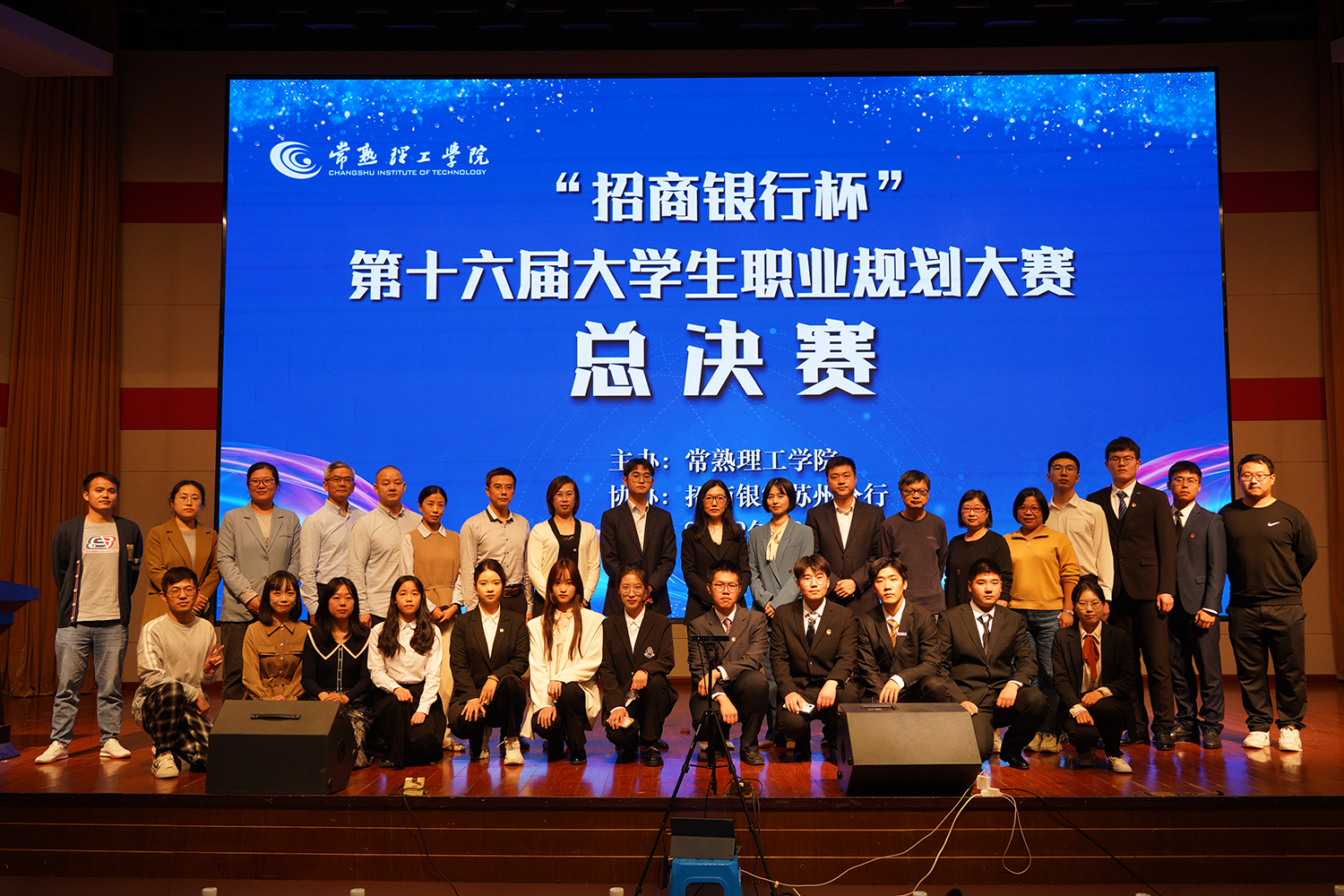 202210271666852619324833.jpg 合影.jpg