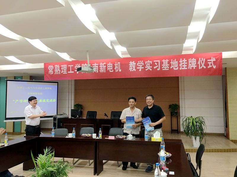 签约_副本.jpg