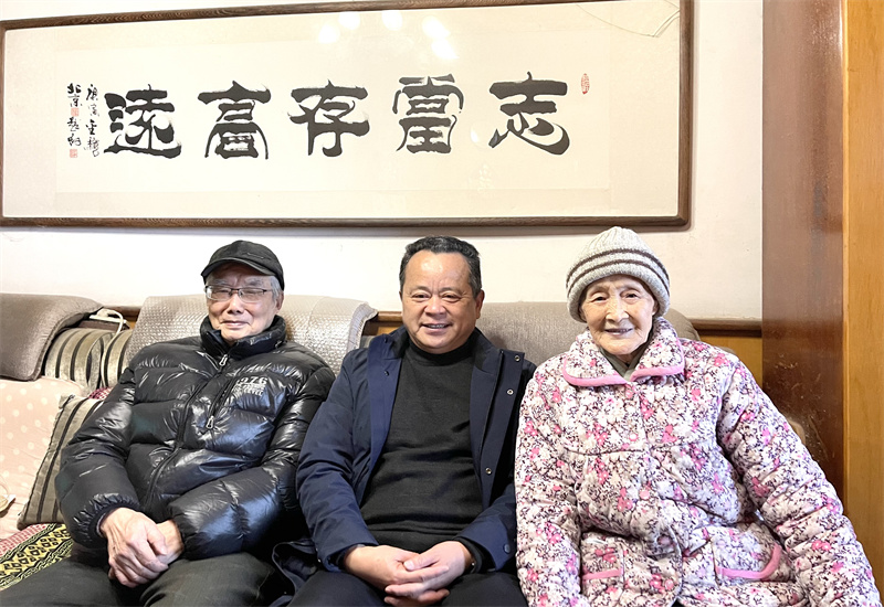 202201141642133792695654.jpg 沈书记慰问沈培华老师.jpg