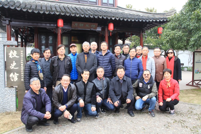 77级校友回校_副本.jpg