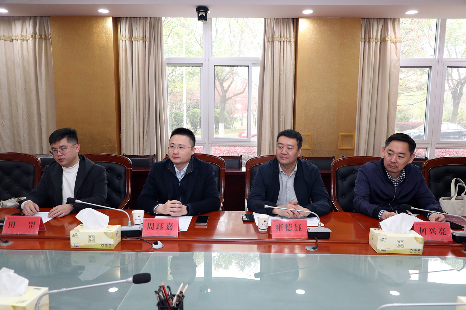来访领导.JPG