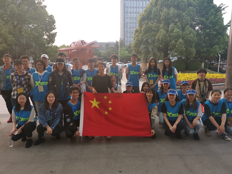 201905121557598687358328.jpg 1与刘虹合影_副本.jpg