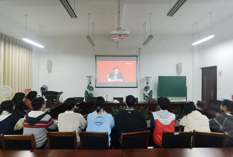 202111161637051768646048.jpg 商学院院学生会组织集体收看十九届六中全会.jpg