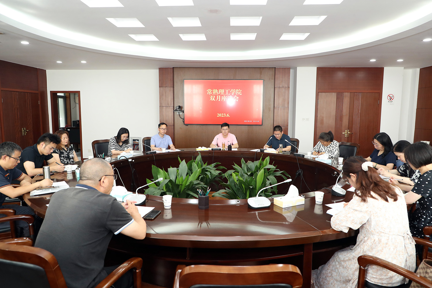 与会人员.JPG