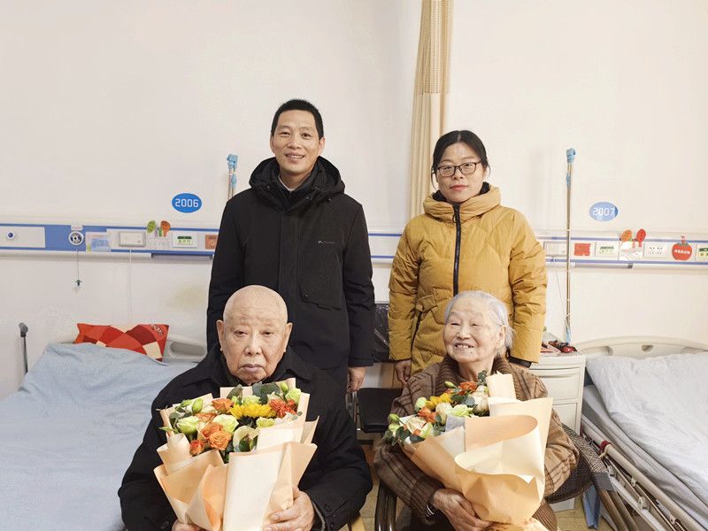 202401161705382360395299.jpg 冯勇慰问李定华夫妇.jpg