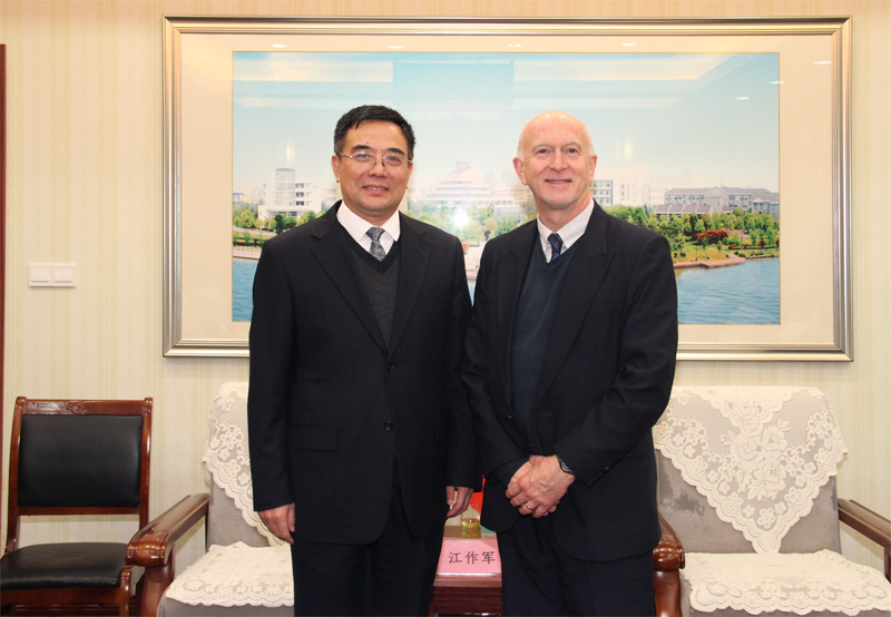 双方校长合影.jpg