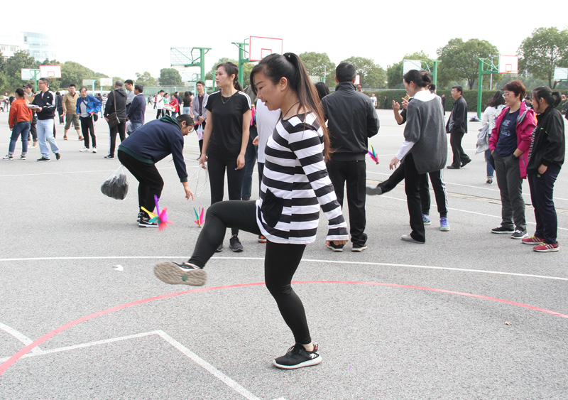 踢毽子1.jpg