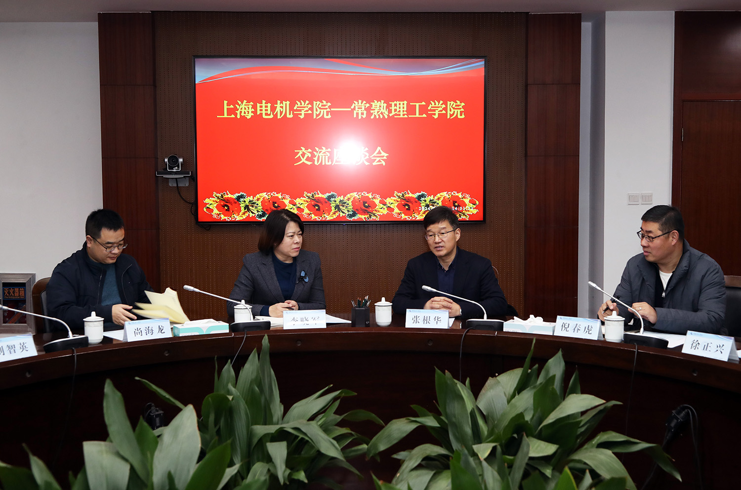 与会领导.JPG