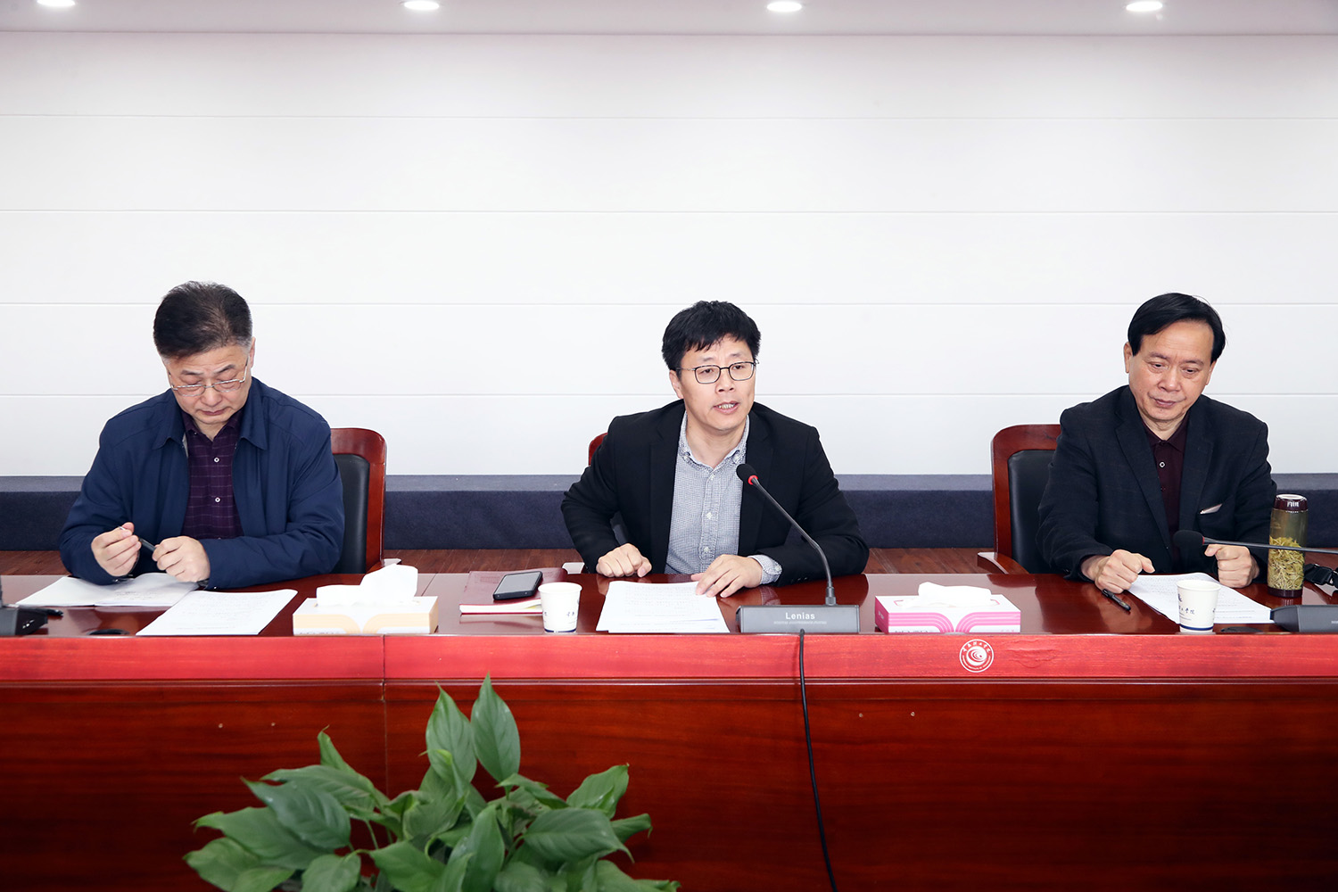与会领导.JPG