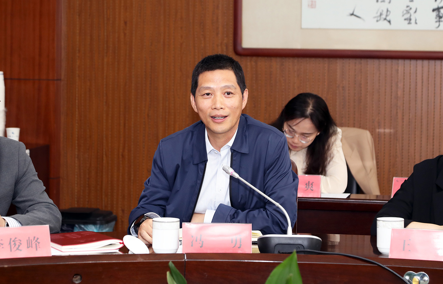 冯勇副校长介绍相关情况.JPG