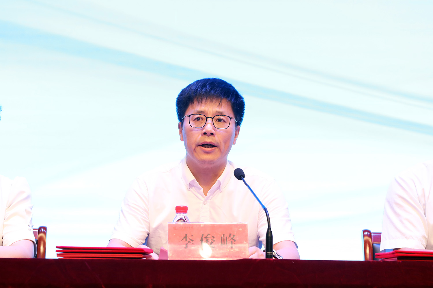 202309081694162273143815.jpg 李俊峰副书记主持.JPG