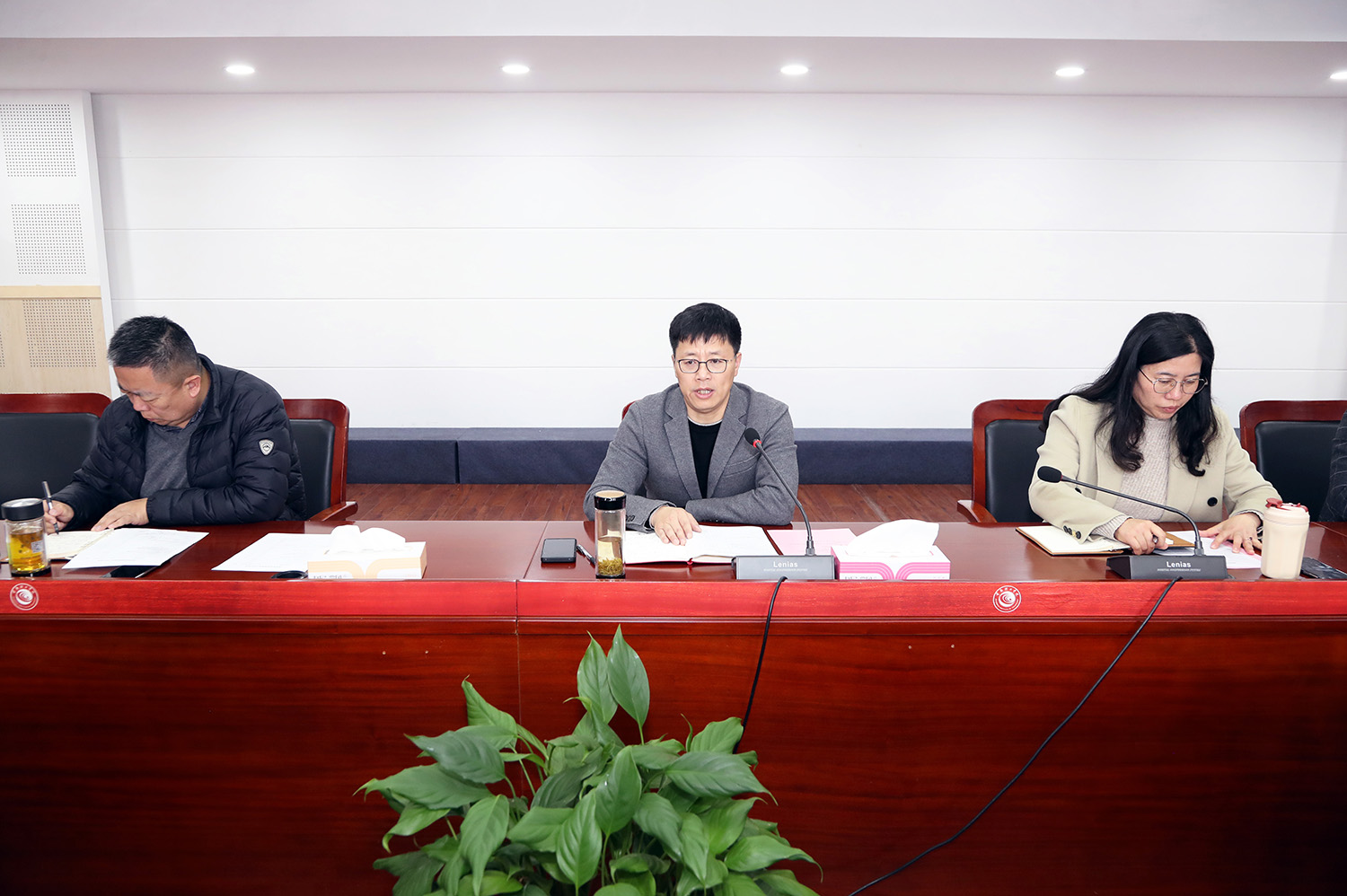 与会领导.JPG