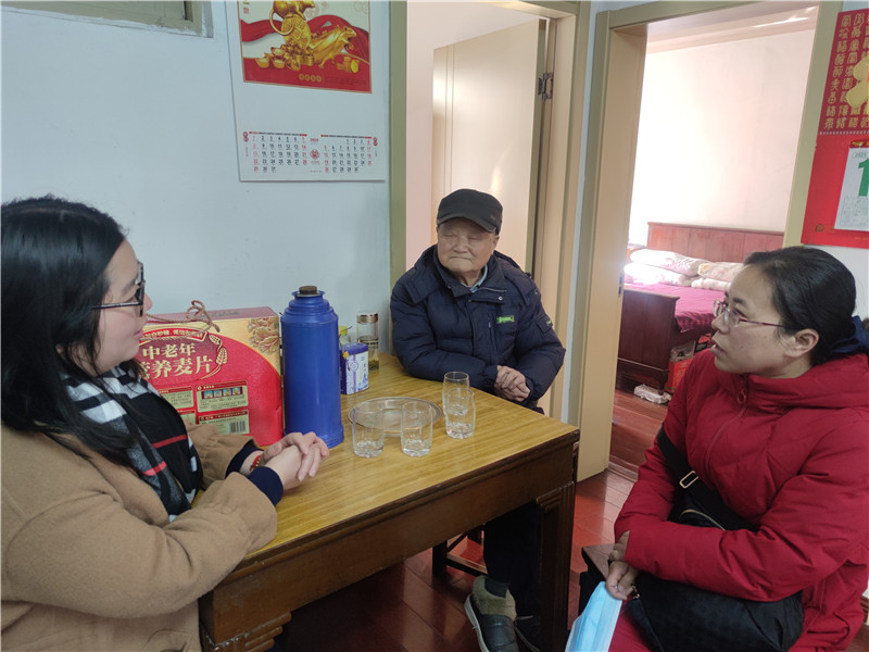 202101191611044191251298.jpg 02慰问谭瑞祥老师.jpg