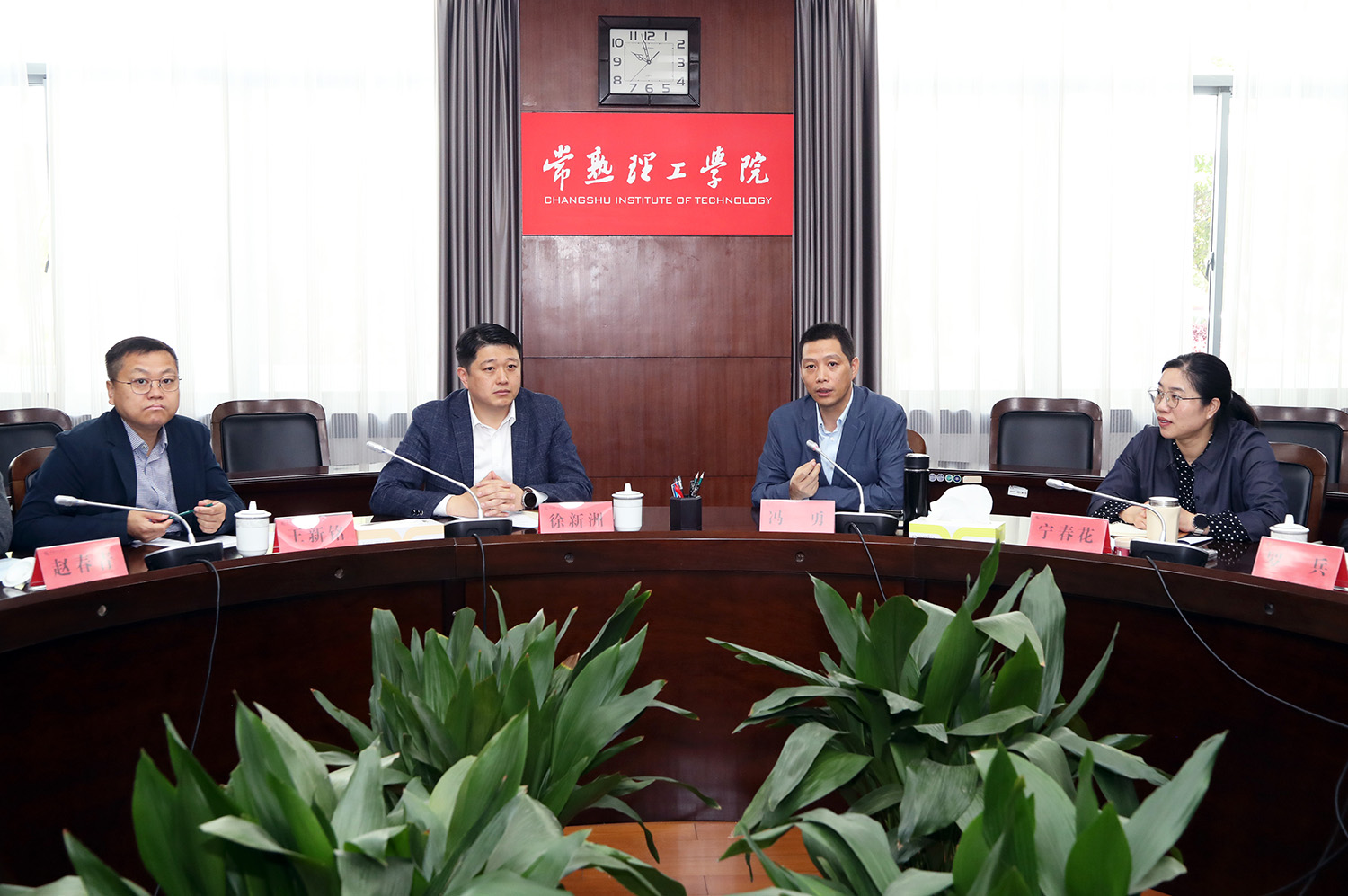 与会领导.JPG