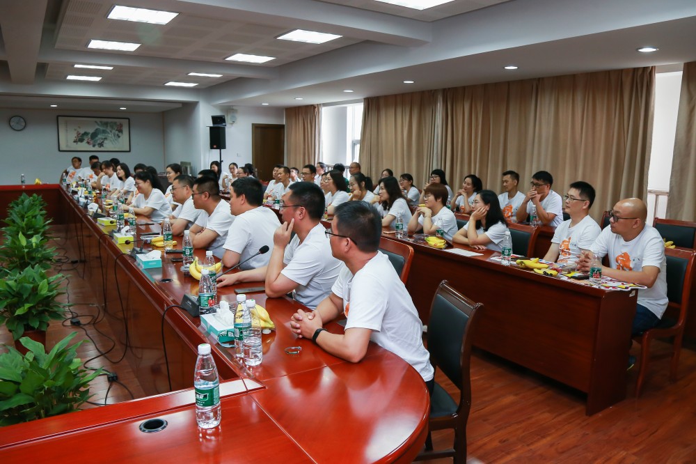 202307121689148259292233.jpg 2、校友们_副本.jpg