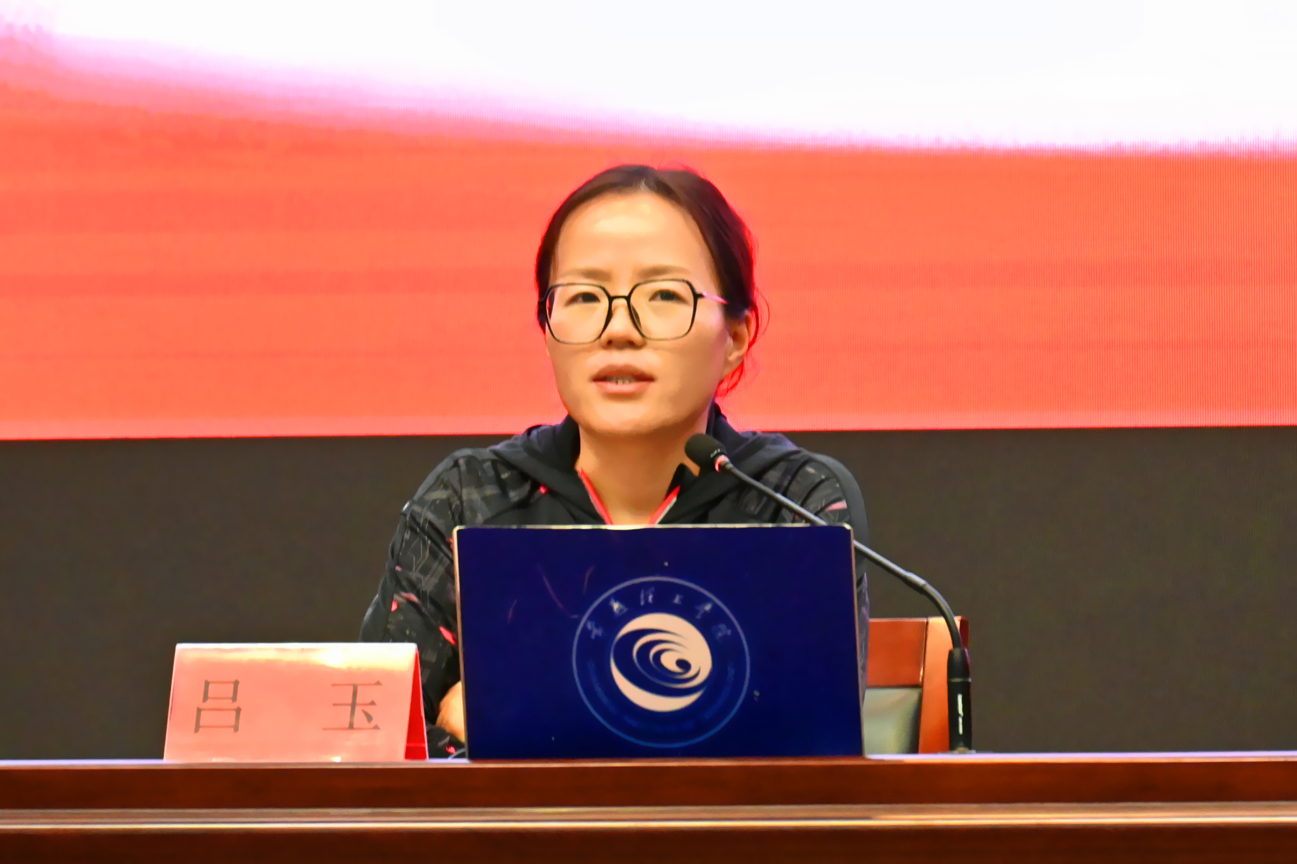 吕玉.jpg