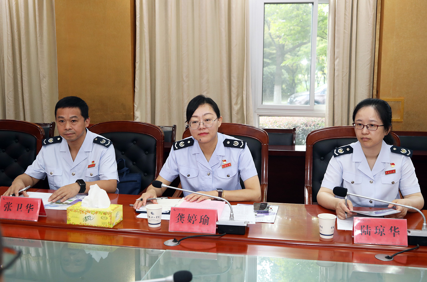 来访领导.JPG