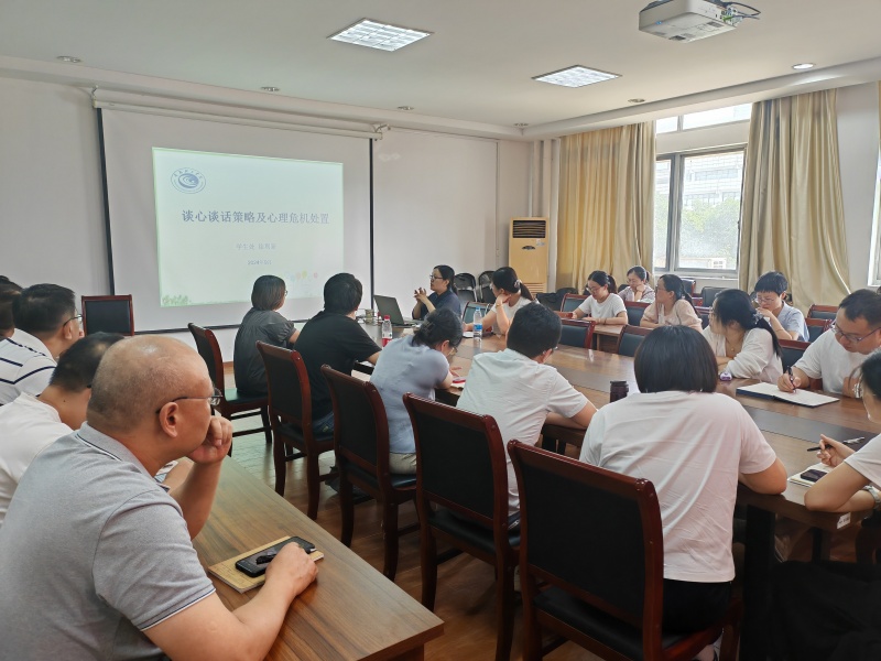 202409021725262929592026.jpg 徐利新-《借助心理危机处理案例谈班主任角色》.jpg