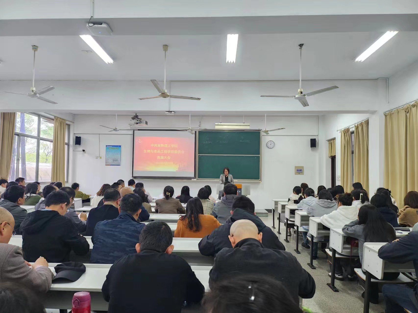 202404171713341612831455.jpg 蒋院主持.jpg